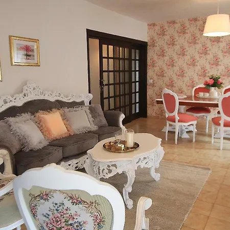 Apartment Nena *